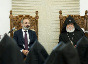 Կաթողիկոսը շնորհավորել է Նիկոլ Փաշինյանին