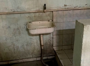 Արժանապատվությունը, իրավունքները խախտող պայմաններ`խցերում