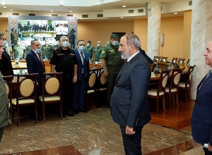 Վարչապետը ԶՈՒ բարձրագույն սպայակազմին է ներկայացրել Պաշտպանության նորանշանակ նախարարին