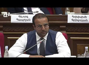 Ишхан Сагателян не служил в армии, в отличие от спикера и вице-спикеров НС: Саркисян