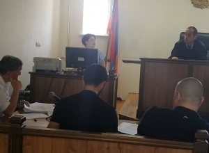 Հակագազով եւ մահակով ցուցմունք կորզելու գործով ամբաստանյալները չեն ընդունում առաջադրված մեղադրանքը