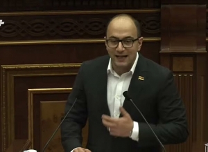 ՀՀԿ-ի կրծքանշանն ու դուխով կեպկան իրար կողք պահում են, որ երբ ժամանակը գա հետ հագնեք․ Մամիջանյան