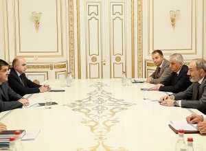 Делегация во главе с Араиком Арутюняном встретилась с Пашиняном