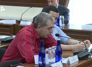 Женщины каким-то образом переодеваются снаружи, раздевалок нет: член Совета старейшин