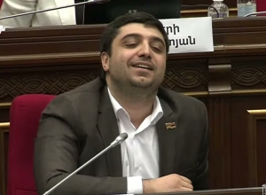 Почему вы пригласили нашего коллегу на ринг и бросили подаренную им книгу на пол?