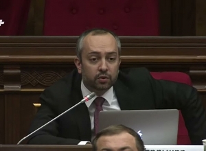 Как Вы будете выплачивать кредит за купленный в Испании дом на зарплату депутата НС? Агаджанян – Ваге Акопяну