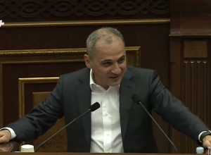 Դա կնոջս օժիտն է․ Հակոբյանը՝ Այվազովսկու և Սարյանի կտավների մասին