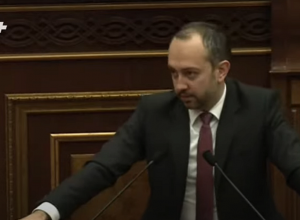 Почему вы спрашиваете меня о Навальном? Меня это не интересует: Эдуард Агаджанян