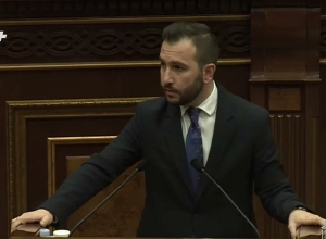 Մանուկյան, պապանձվի՛ր, սուտը դու ես խոսում․ պարոն Սաղաթելյան, Ձեր ելույթը ձեր շեֆի հետ համաձայնեցվա՞ծ է