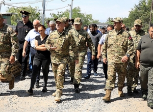 Министр обороны посетил военный пантеон «Ераблур»