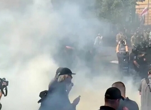 Կիևում լարված իրավիճակ է․ Զելենսկու գրասենյակի մոտ ընդհարում է տեղի ունեցել ցուցարարների ու ոստիկանների միջև