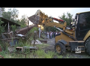 В административных районах Ачапняк и Нор Норк демонтировали незаконные строения
