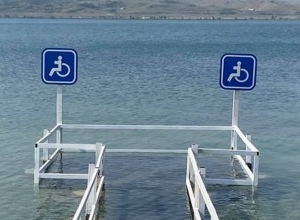 Գեղեցիկ կահավորված հանրային լողափեր Սևանա լճի առափնյա երեք տարբեր հատվածներում