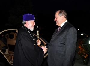 Նախագահը հեռախոսազրույց է ունեցել Ամենայն Հայոց Կաթողիկոսի հետ