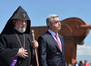 Սերժ Սարգսյանը շնորհավորել է Ամենայն Հայոց Կաթողիկոսին