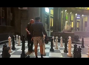 Левон Аронян и Марк Григорян пытаются укрепить сломанные шахматные фигуры