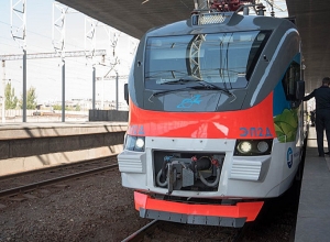 Отныне маршрут Ереван-Ерасх будет обслуживать современный электропоезд