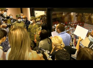 Акция журналистов в ложе НС во время выступления Пашиняна: ПРЯМОЙ ЭФИР