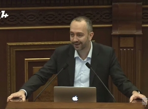 Анна Мкртчян ответила Эдуарду Агаджаняну