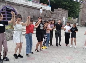 При финансовой поддержке Аппарата президента РА арцахские дети отдыхают в лагере «Гугарк» в Лори