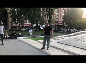 Член партии «Верелк» Тигран Григорян проводил акцию у памятника Нжде