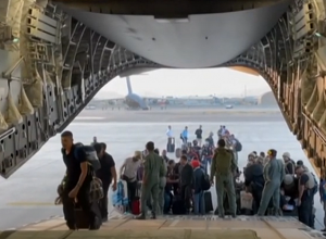 Զույգ պայթյուններն ավելի են թեժացնում իրադրությունը Քաբուլի օդանավակայանում