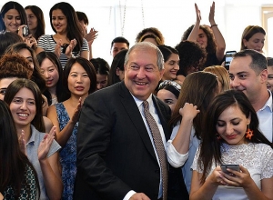 Учитесь не отчаиваясь воплощать в жизнь мечты: послание президента