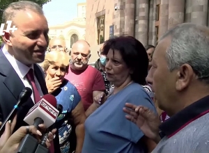 Министр встретился с проводящими акцию кашатагцами