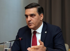 Военнопленного привезли в больницу и проходившие мимо, сотрудники плевали в него, били…