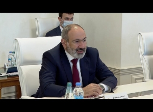 Никол Пашинян принял участие в расширенной беседе в Грузии