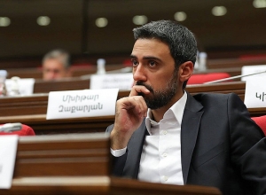 Ждали за дверью и вломились 20 человек, избили парней: Вардеванян о драке в НС