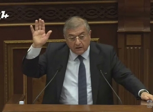 Իրաքի դեսպանատունը գիտի՞, որ  ձեզանից «գոմ» է վարձակալել․ Մանուկյանը՝ Ջհանգիրյանին