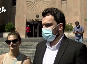 Бойкотируйте заседание совета старейшин: участники акции – члену  совета старейшин