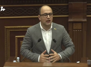 Когда господин Агаджанян делает подобное заявление, он думает, как будет выкручиваться?