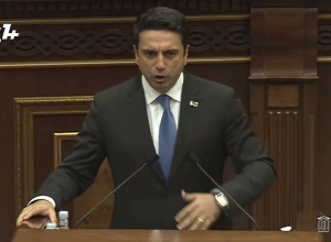 Ваша деятельность - это подарок для наших властей: Ален Симонян - оппозиции