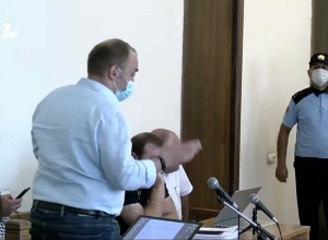 Я применю по отношению к Вам санкцию: судья вынес замечание Седе Сафарян