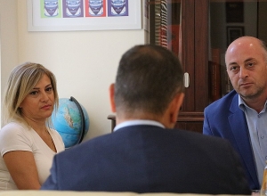 Զարեհ Սինանյանի հետ զրուցում խոսվել է, թե ինչպես գրասենյակը կարող է աջակցել Մարալ Նաջարյանին Հայաստանում աշխատանքի և կեցության հարցում