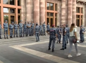 Արցախից տեղահանված բնակիչները բողոքի ակցիան և երթը․ ՈՒՂԻՂ