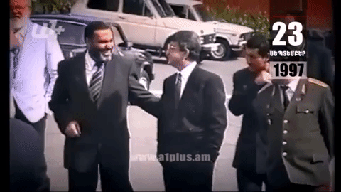 Календарь. 23 сентября: Кочарян разрезает торт, Ара Саакян открывает коньяк, а Вазген Саркисян пьёт