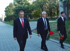 Հիմա չեմ խոսի, կառավարության նիստից հետո կպատասխանեմ․ Արմեն Գևորգյանը Եռաբլուրում էր