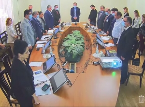 ԱԺ հանձնաժողովի անդամները 1 րոպե լռությամբ հարգեցին պատերազմի զոհերի հիշատակը