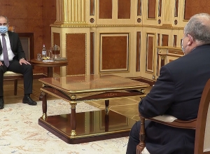 Նախագահ Արմեն Սարգսյանը հանդիպել է վարչապետ Նիկոլ Փաշինյանի հետ