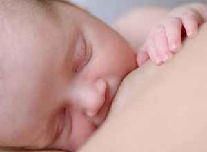 Կրծքով կերակրումը հակացուցում չէ COVID-19-ի դեմ պավաստումների համար