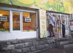 Արաբկիրի շենքները, փողոցները, մայթերն ազատվում են տարատեսակ գովազդային պաստառներից