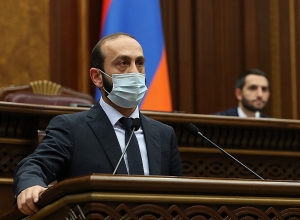 Я являюсь министром 35 дней, но за 30 лет ваша фракция не дала значимого и окончательного решения