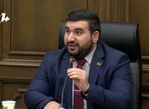 Արթուր Ղազինյանը չի տիրապետում տարրական զինված ուժերի կառուցվածքին․ Ալեքսանյան