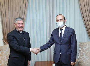 Արարատ Միրզոյանը հանդիպում է ունեցել Սուրբ Աթոռի առաքելական նվիրակ Ժոզե Ավելինու Բետտենկուրի հետ