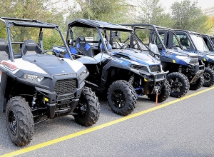 Սփյուռքահայ բարերարները թեթև ամենագնացների խմբաքանակ են նվիրել ՀՀ ՊՆ-ին