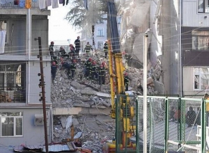 Վրաստանի ՆԳՆ-ն Բաթումում հինգհարկանի շենքի մուտքի փլուզման հնարավոր պատճառ է համարում առաջին հարկում վերանորոգումը