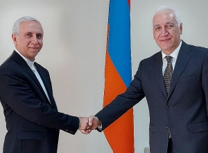 Министр Ваагн Хачатурян принял посла Ирана в Армении Аббаса Бадахшана Зохури